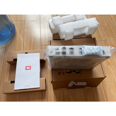 FG-81F 8 x GE RJ45 puertos 2 x RJ45 / SFP medios compartidos puertos WAN 128GB SSD Diseño compacto